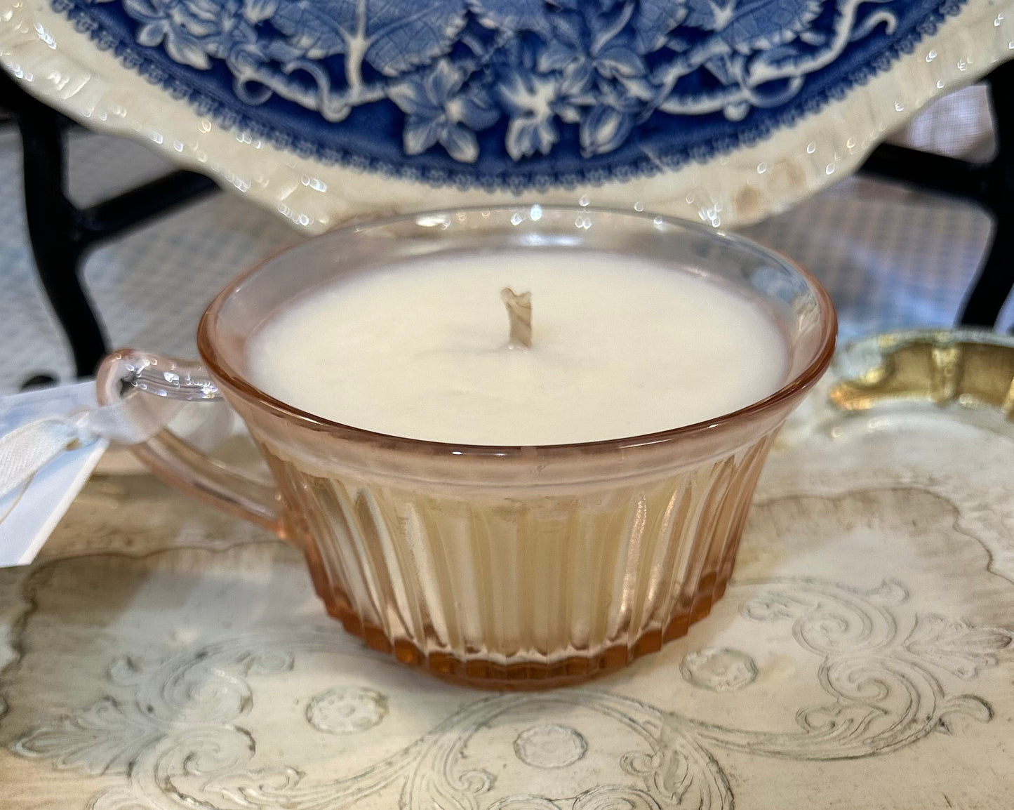 Ciels bleus “Blue Skies” in Vintage pink Depression Glass dish