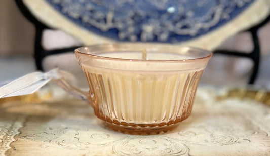 Ciels bleus “Blue Skies” in Vintage pink Depression Glass dish