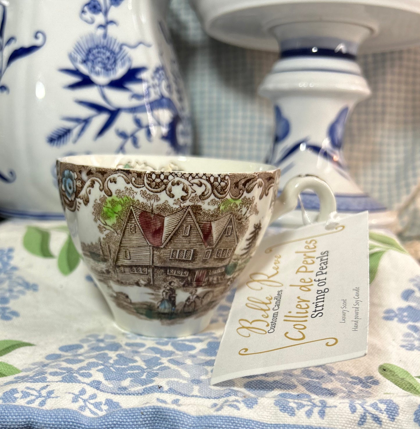 Collier de Perles “String of Pearls” Johnson Brother’s Heritage Hall tea cup