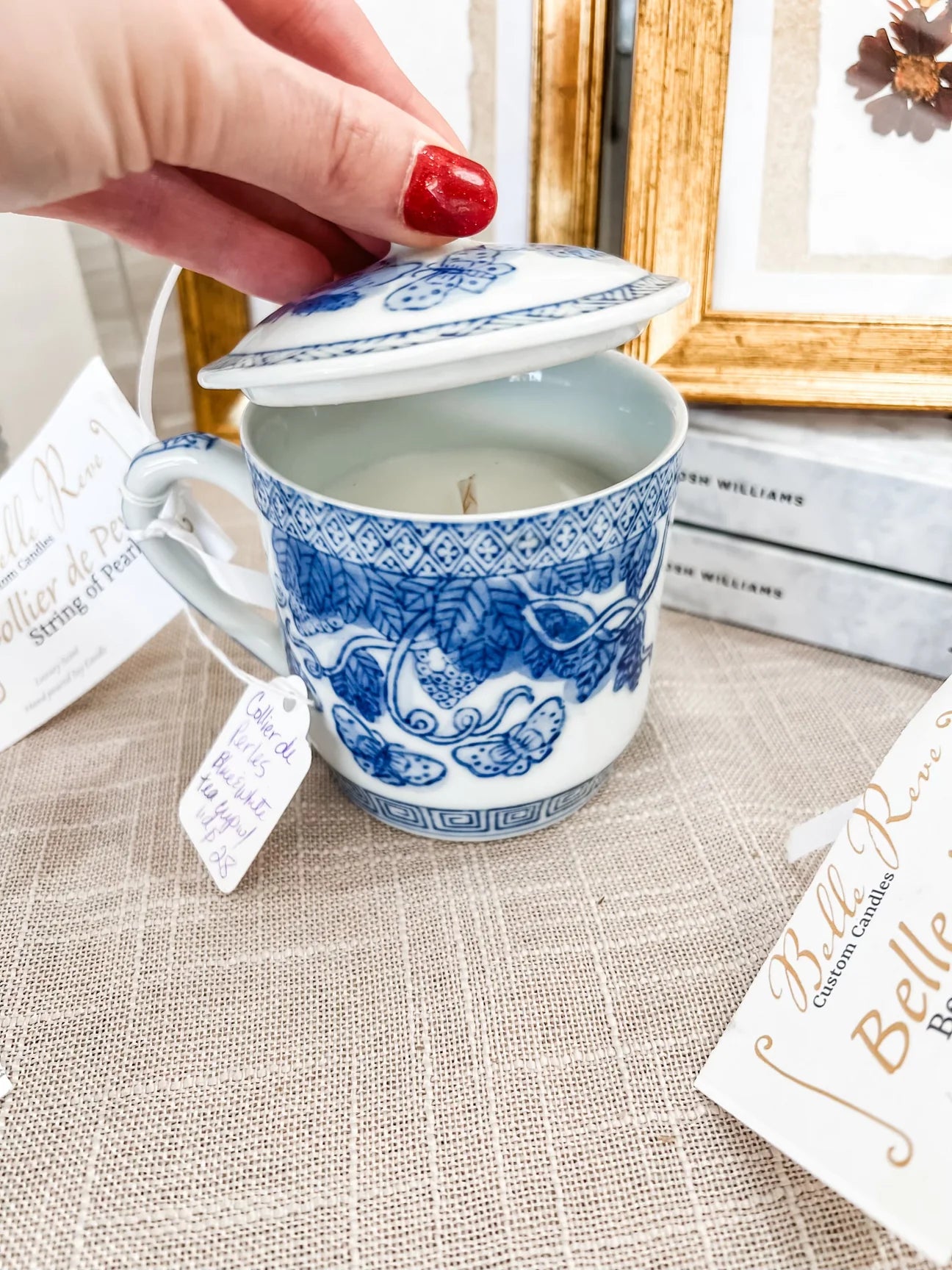 Collier de Perles “String of Pearls “ Blue and white tea cup with lid